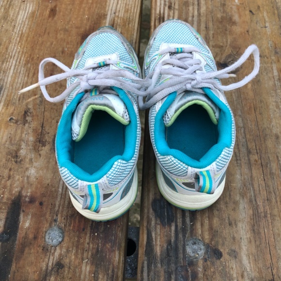 Girl’s Running Shoes - Picture 4 of 4